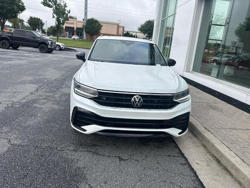 Opal White Pearl Effect 2023 Volkswagen Tiguan 2.0T SE R-Line Black