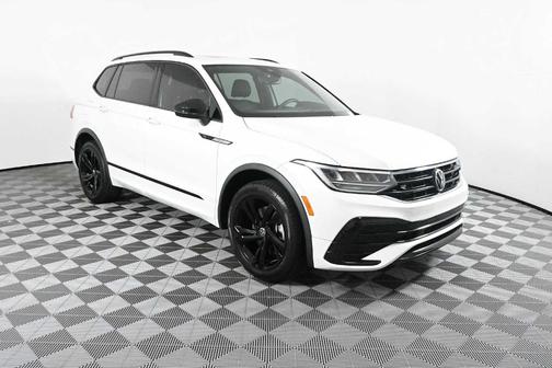 Opal White Pearl Effect 2023 Volkswagen Tiguan 2.0T SE R-Line Black
