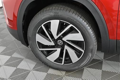 2025 Volkswagen Atlas 2.0T SE w/ Technology