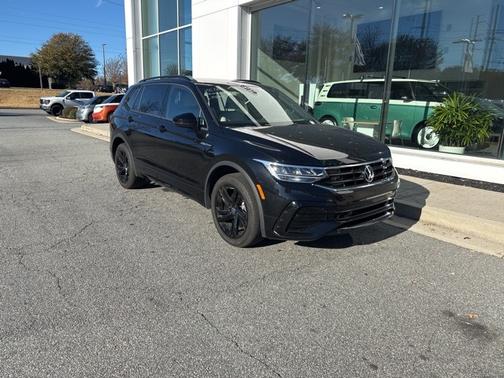 2023 Volkswagen Tiguan 2.0T SE R-Line Black