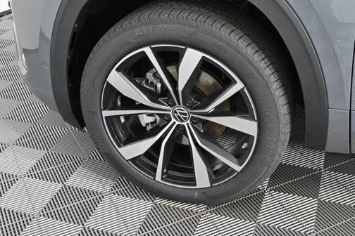 2025 Volkswagen Atlas Cross Sport 2.0T SEL Premium R-Line