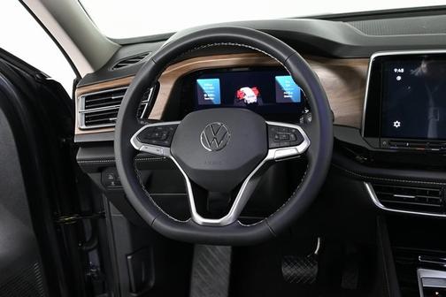 2025 Volkswagen Atlas 2.0T SE w/ Technology