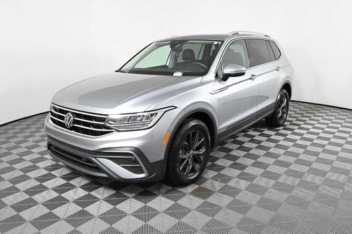 Pyrite Silver Metallic 2024 Volkswagen Tiguan 2.0T SE