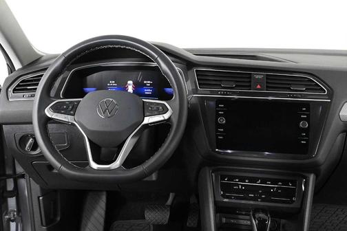 Pyrite Silver Metallic 2024 Volkswagen Tiguan 2.0T SE