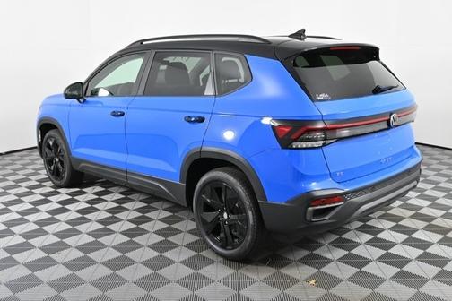 2025 Volkswagen Taos 1.5T SE Black