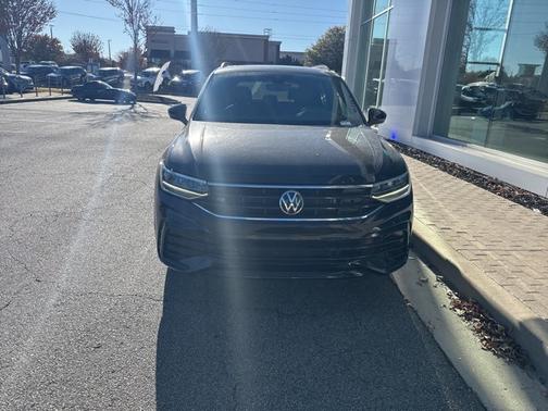 2022 Volkswagen Tiguan 2.0T SE R-Line Black
