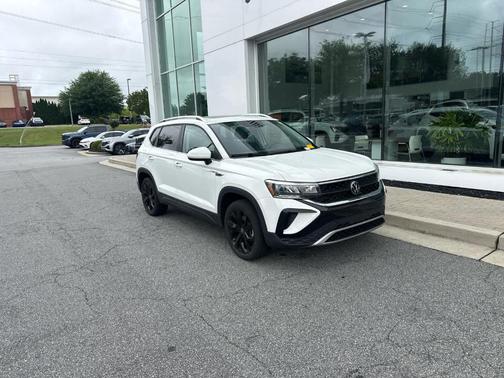 Pure White 2023 Volkswagen Taos 1.5T SE