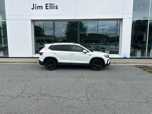Pure White 2023 Volkswagen Taos 1.5T SE