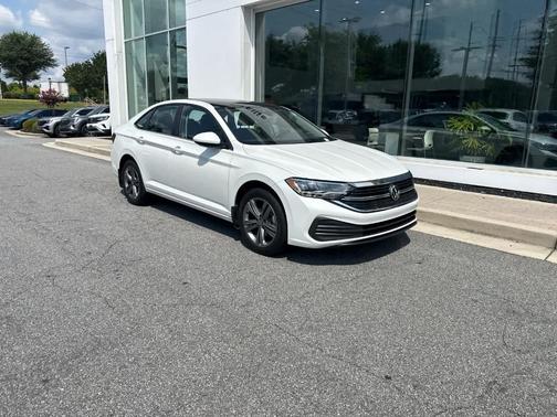 Opal White Pearl Effect 2023 Volkswagen Jetta 1.5T SE