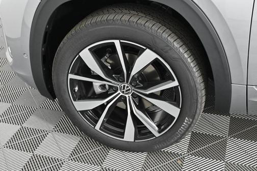 2025 Volkswagen Atlas Cross Sport 2.0T SEL Premium R-Line