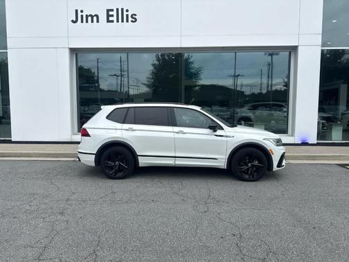 Opal White Pearl Effect 2023 Volkswagen Tiguan 2.0T SE R-Line Black