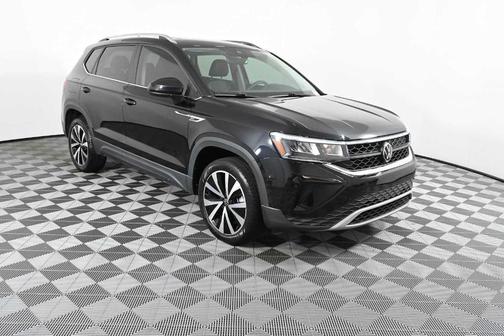 Deep Black Pearl Effect 2023 Volkswagen Taos 1.5T SE