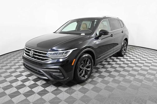 Deep Black Pearl Effect 2023 Volkswagen Tiguan 2.0T SE