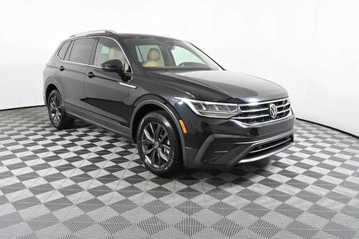 Deep Black Pearl Effect 2023 Volkswagen Tiguan 2.0T SE