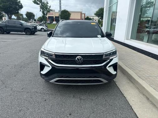 Pure White 2023 Volkswagen Taos 1.5T SE
