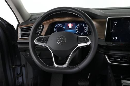 2025 Volkswagen Atlas 2.0T SE w/ Technology