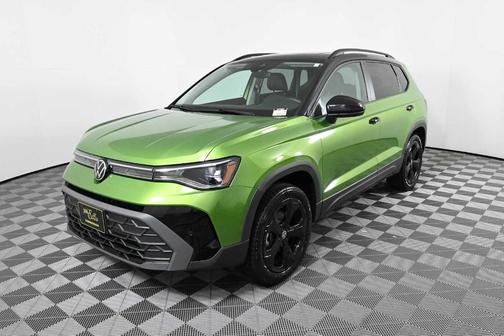 Bright Moss Green W/Black Roof 2025 Volkswagen Taos 1.5T SE Black