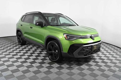 Bright Moss Green W/Black Roof 2025 Volkswagen Taos 1.5T SE Black