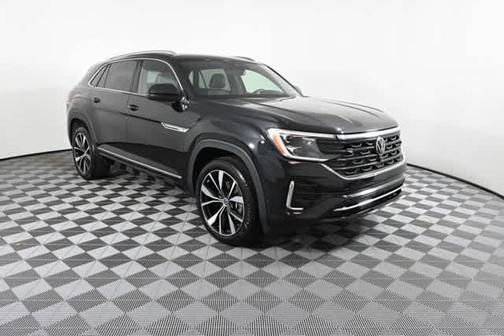 Deep Black Pearl Effect 2024 Volkswagen Atlas Cross Sport 2.0T SEL Premium R-Line