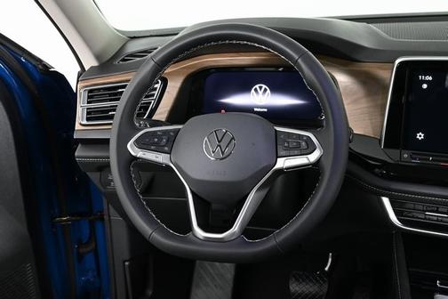 2025 Volkswagen Atlas 2.0T SE w/ Technology