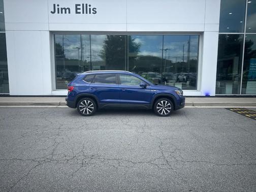 Blue Dusk 2023 Volkswagen Taos 1.5T SE