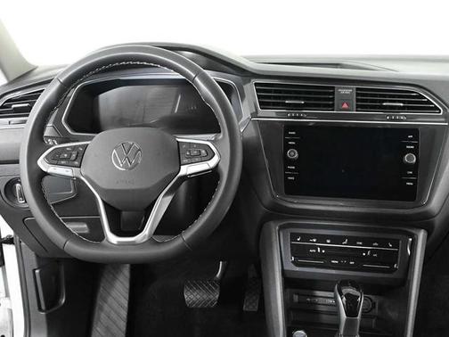Opal White Pearl Effect 2023 Volkswagen Tiguan 2.0T SE