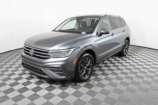 Platinum Gray Metallic 2023 Volkswagen Tiguan 2.0T SE