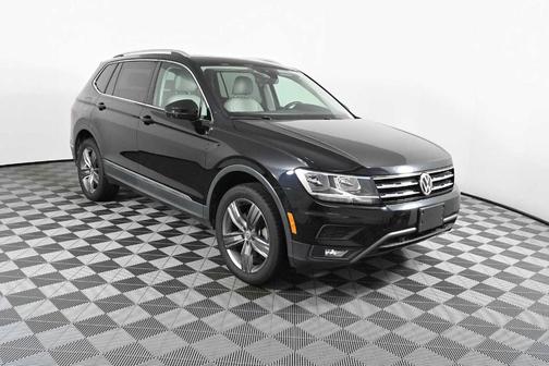 Deep Black Pearl Effect 2020 Volkswagen Tiguan 2.0T SEL