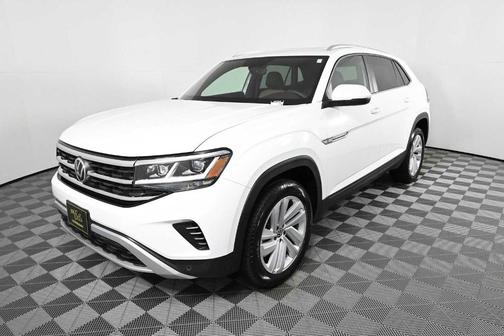 Pure White 2022 Volkswagen Atlas Cross Sport 3.6 V6 SE w/ Technology