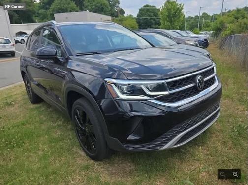 Deep Black Pearl Effect 2023 Volkswagen Taos 1.5T SEL