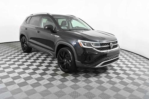 Deep Black Pearl Effect 2023 Volkswagen Taos 1.5T SEL
