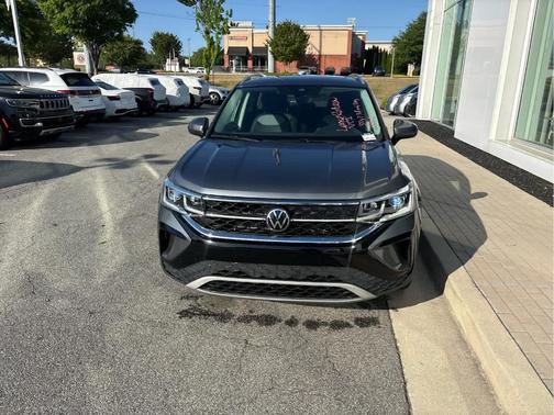 Platinum Gray Metallic 2022 Volkswagen Taos 1.5T SEL