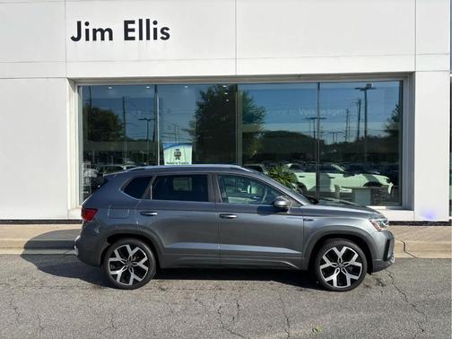 Platinum Gray Metallic 2022 Volkswagen Taos 1.5T SEL