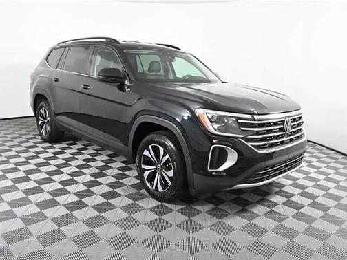 Deep Black Pearl Effect 2024 Volkswagen Atlas 2.0T SE