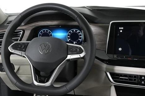 2025 Volkswagen Atlas 2.0T SEL Premium R-Line