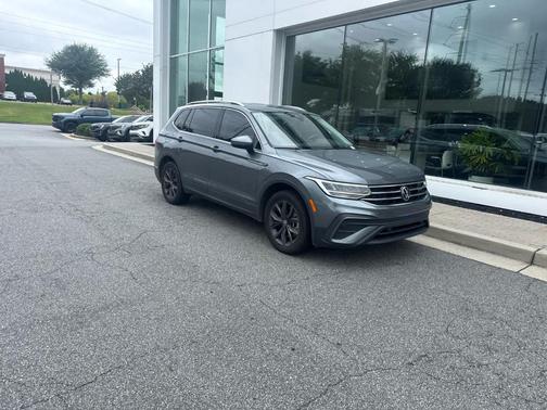Platinum Gray Metallic 2023 Volkswagen Tiguan 2.0T SE