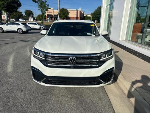 Opal White Pearl Effect 2023 Volkswagen Atlas Cross Sport 3.6 V6 SEL Premium R-Line