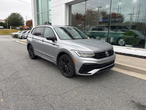 2022 Volkswagen Tiguan 2.0T SE R-Line Black