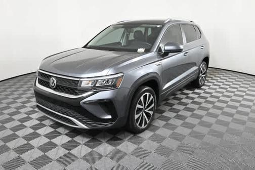 Platinum Gray Metallic 2022 Volkswagen Taos 1.5T SE