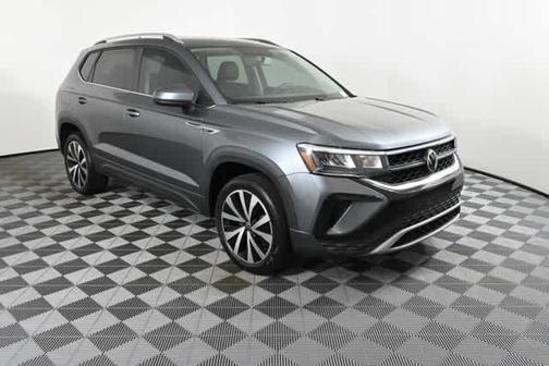 Platinum Gray Metallic 2022 Volkswagen Taos 1.5T SE