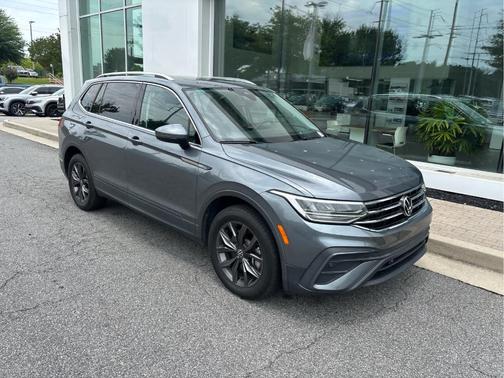 Platinum Gray Metallic 2023 Volkswagen Tiguan 2.0T SE