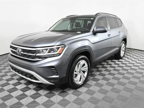 Platinum Gray Metallic 2023 Volkswagen Atlas 3.6 SE w/ Technology