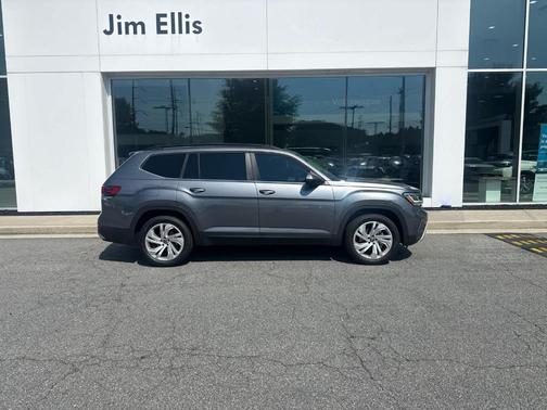 Platinum Gray Metallic 2023 Volkswagen Atlas 3.6 SE w/ Technology