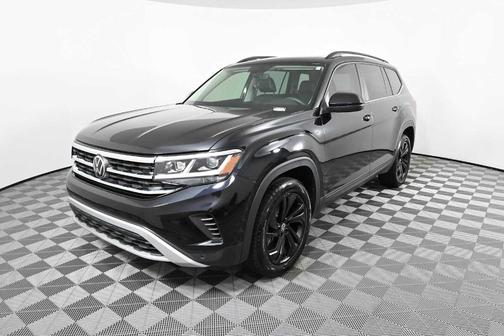 Deep Black Pearl Effect 2023 Volkswagen Atlas 3.6 SE w/ Technology
