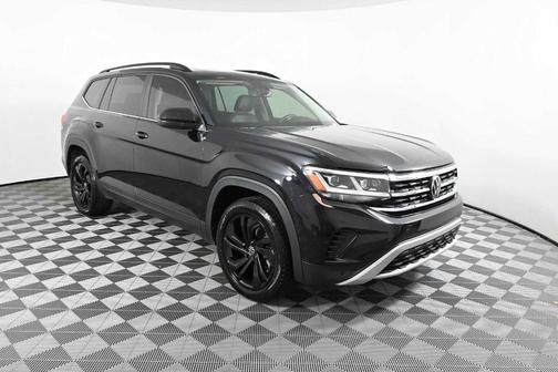 Deep Black Pearl Effect 2023 Volkswagen Atlas 3.6 SE w/ Technology