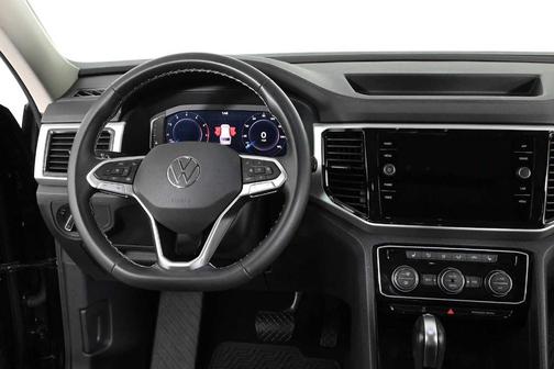 Deep Black Pearl Effect 2023 Volkswagen Atlas 3.6 SE w/ Technology