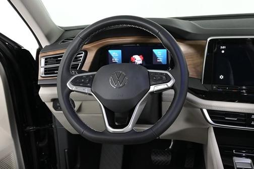 2025 Volkswagen Atlas 2.0T SE w/ Technology