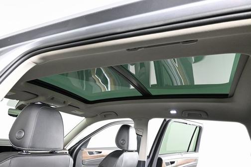 2025 Volkswagen Atlas 2.0T SE w/ Technology
