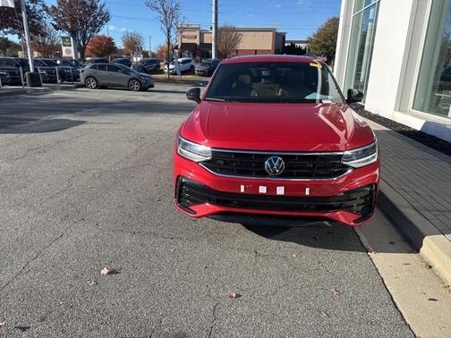 2024 Volkswagen Tiguan 2.0T SE R-Line Black