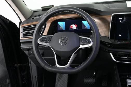 2025 Volkswagen Atlas 2.0T SE w/ Technology